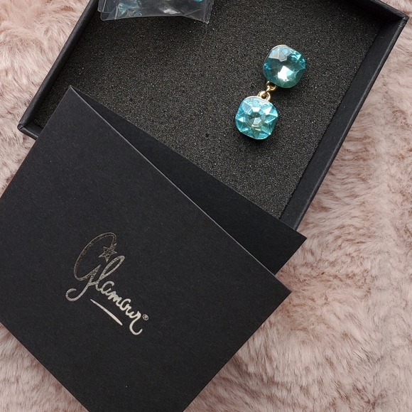 ♻️DONATED ♻️ 💄TAKE IT SALE💋Glamour Baby Blue Drop Earrings - Picture 1 of 2